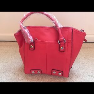 Tignanello Coral pebbled leather handbag. Medium sized.